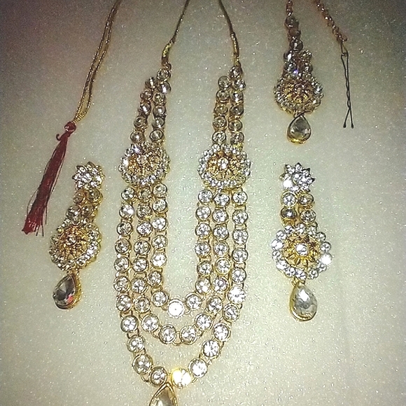 Necklace Set Gold Tone Crystal jewelry Set - Picture 8 of 12